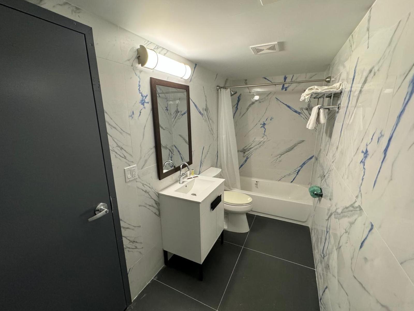 Essence Express Elizabeth Ewr Airport 호텔 외부 사진